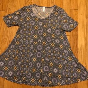 LuLaRoe perfect tee-pet free/smoke free home